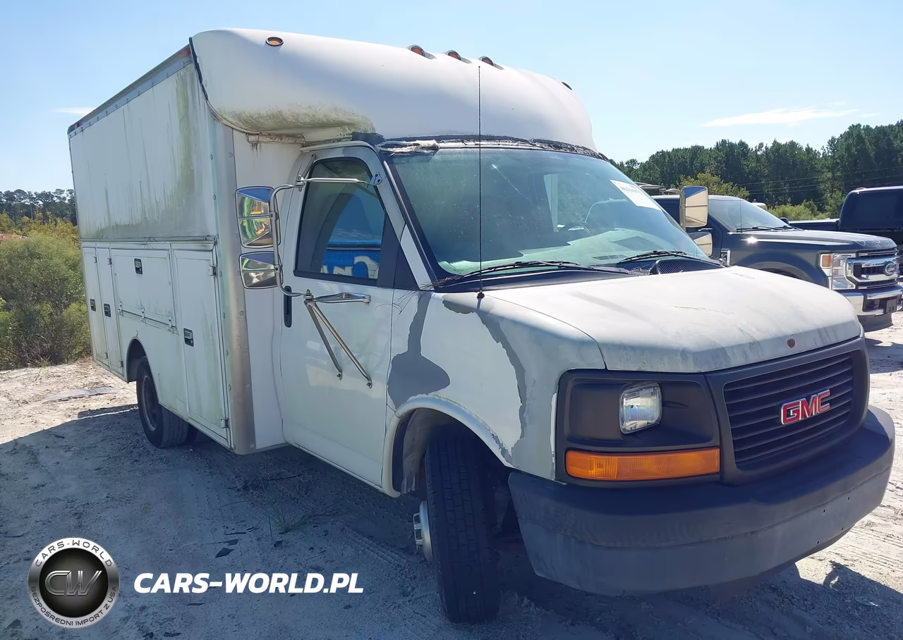 2005 GMC Savana Cutaway Standard W-C7L-C7N