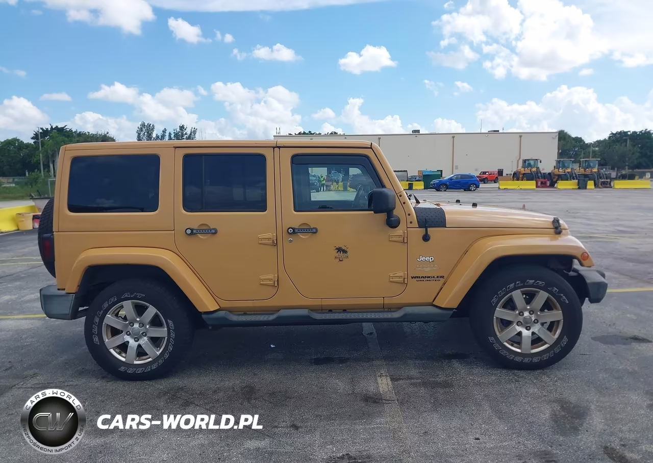2013 Jeep Wrangler Unlimited Sahara VIN:1C4HJWEG2DL685406 - 13