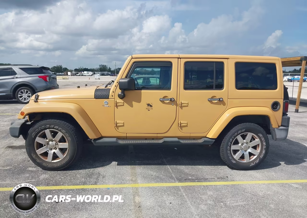 2013 Jeep Wrangler Unlimited Sahara VIN:1C4HJWEG2DL685406 - 14