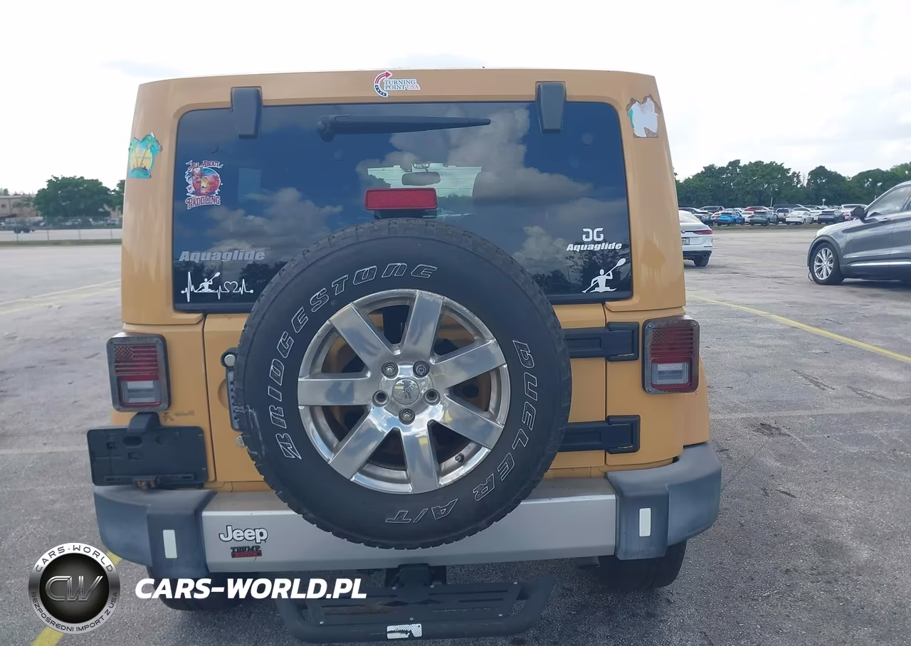 2013 Jeep Wrangler Unlimited Sahara VIN:1C4HJWEG2DL685406 - 16