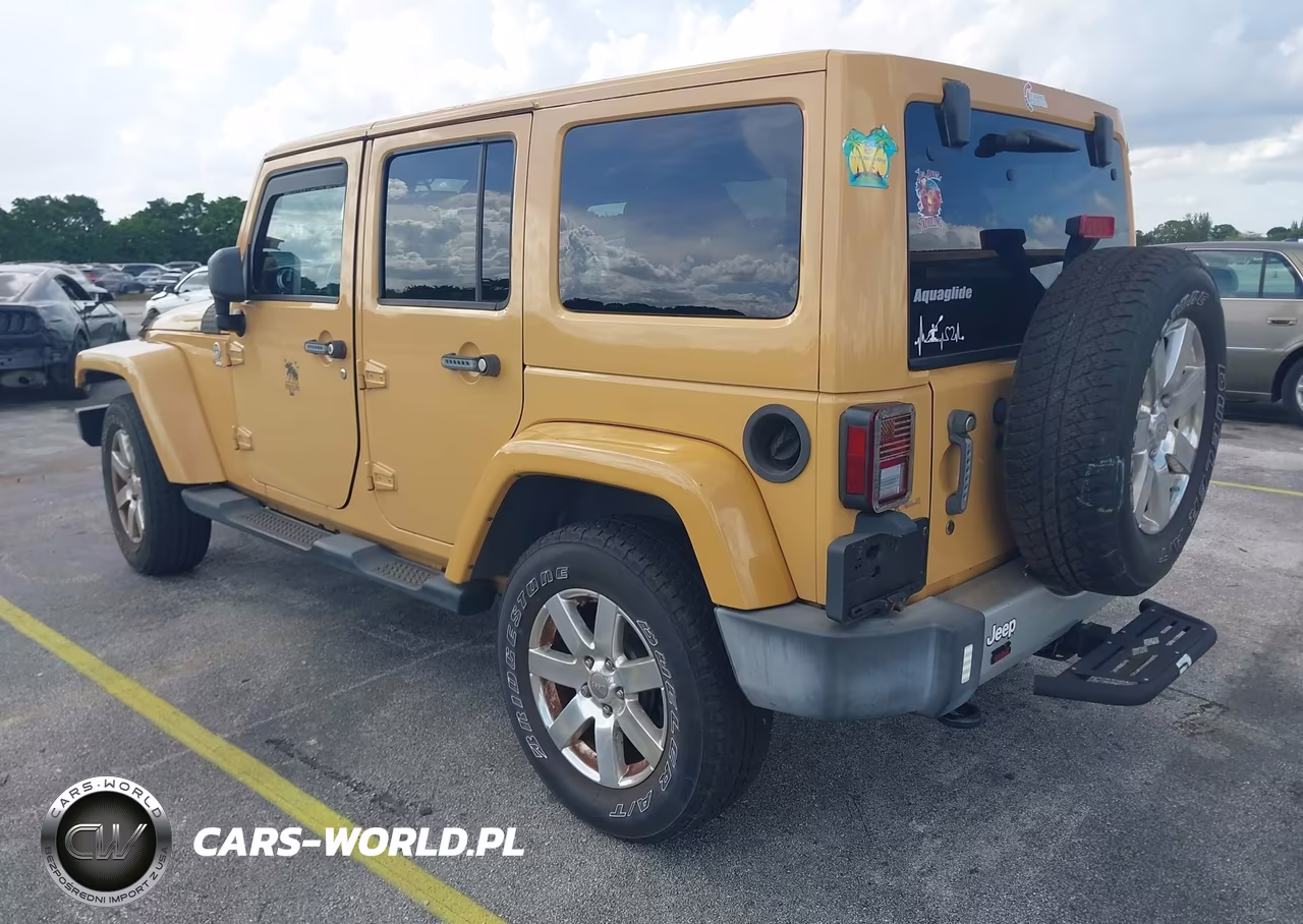 2013 Jeep Wrangler Unlimited Sahara VIN:1C4HJWEG2DL685406 - 3