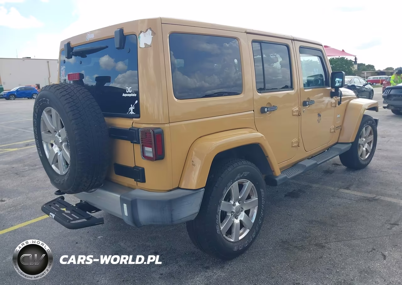 2013 Jeep Wrangler Unlimited Sahara VIN:1C4HJWEG2DL685406 - 4