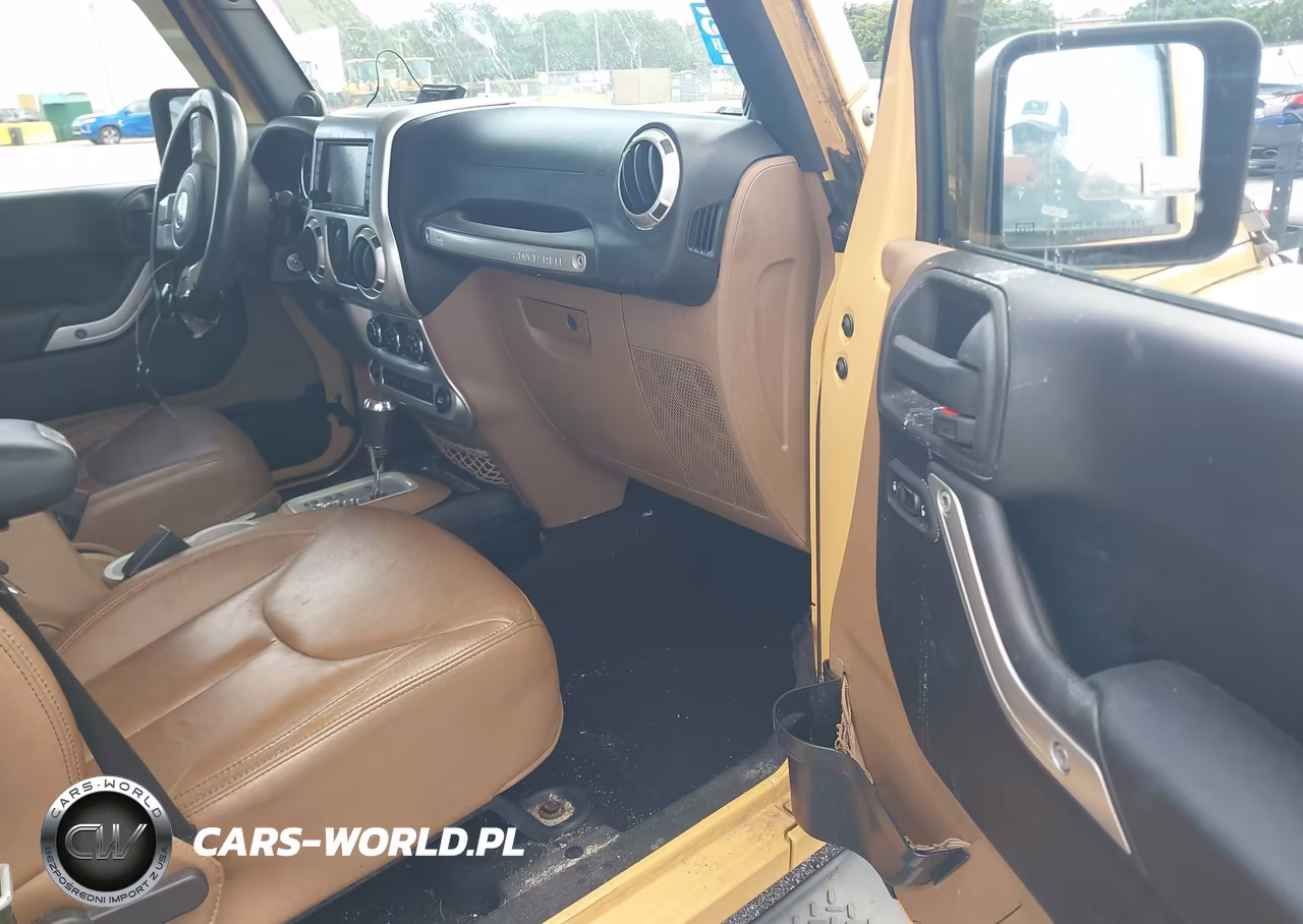 2013 Jeep Wrangler Unlimited Sahara VIN:1C4HJWEG2DL685406 - 5