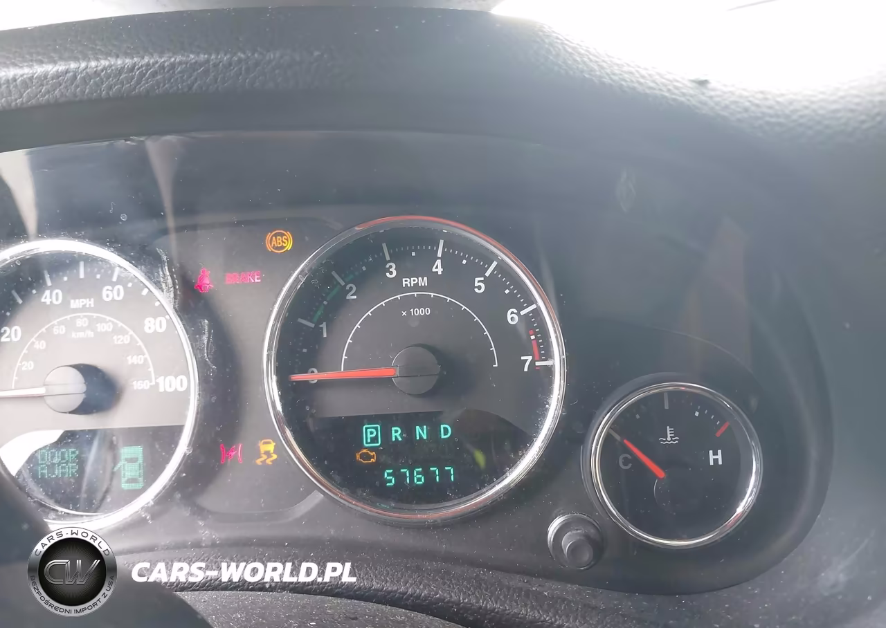 2013 Jeep Wrangler Unlimited Sahara VIN:1C4HJWEG2DL685406 - 7