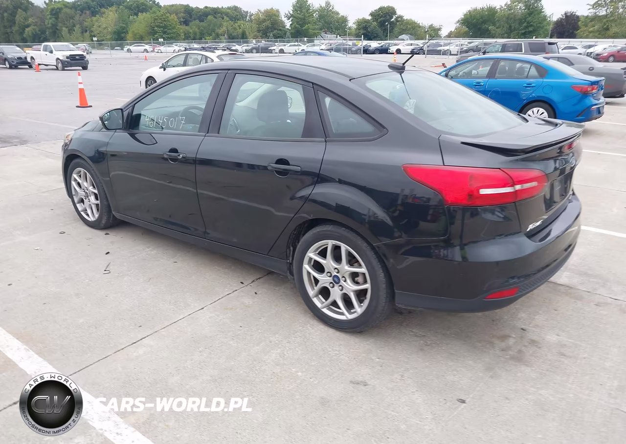 2015 Ford Focus Se VIN:1FADP3F24FL319938 - 3