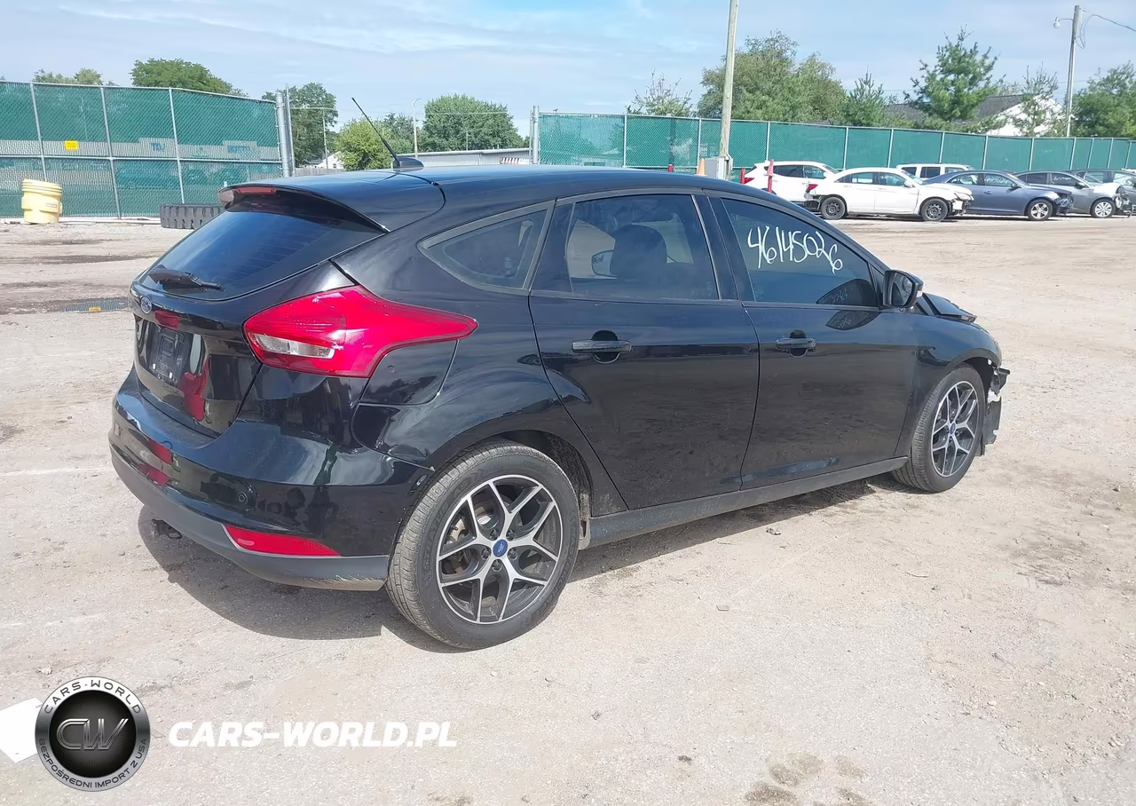 2017 Ford Focus Sel VIN:1FADP3M23HL328331 - 4