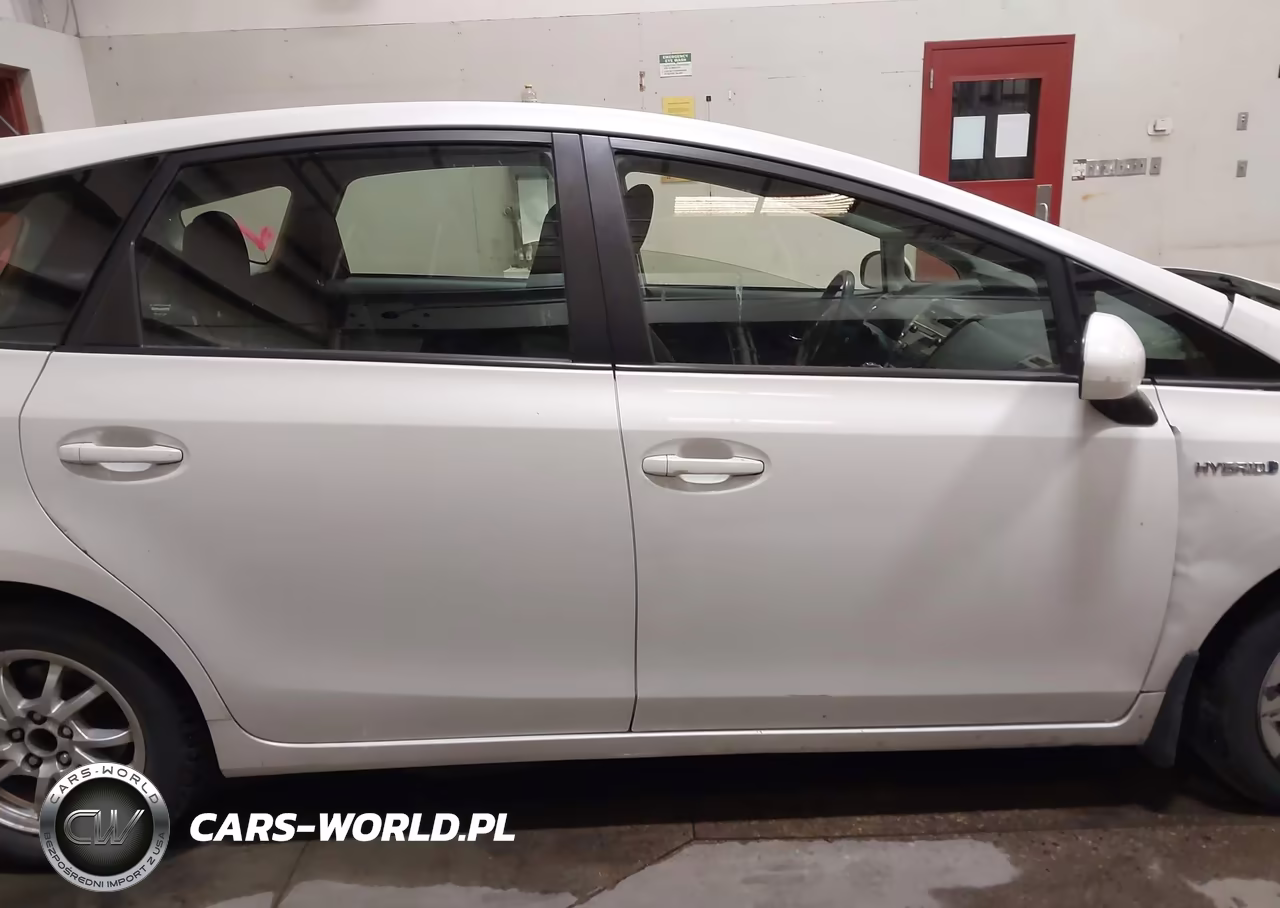 2015 Toyota Prius V Two VIN:JTDZN3EU5FJ026800 - 13