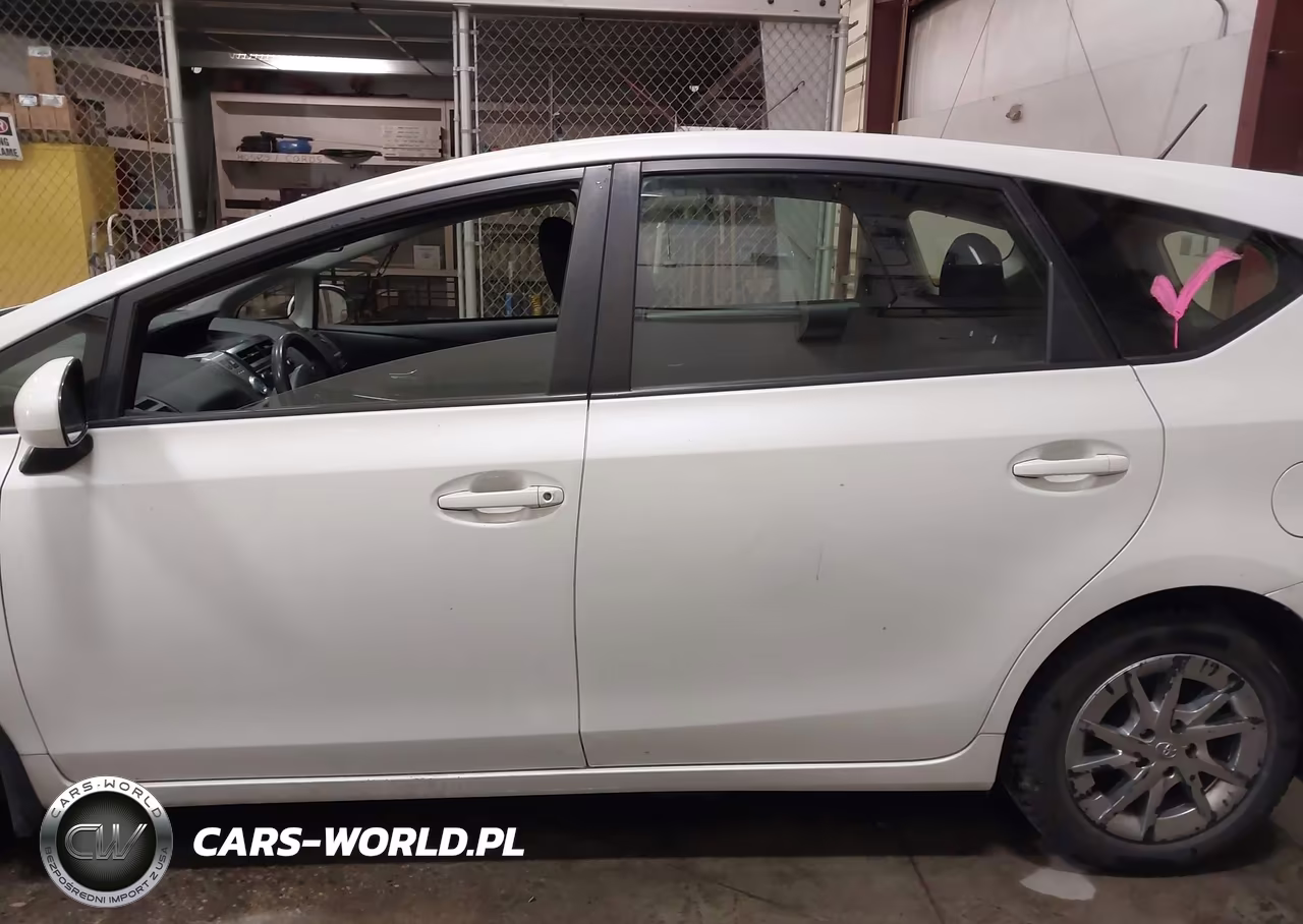 2015 Toyota Prius V Two VIN:JTDZN3EU5FJ026800 - 14
