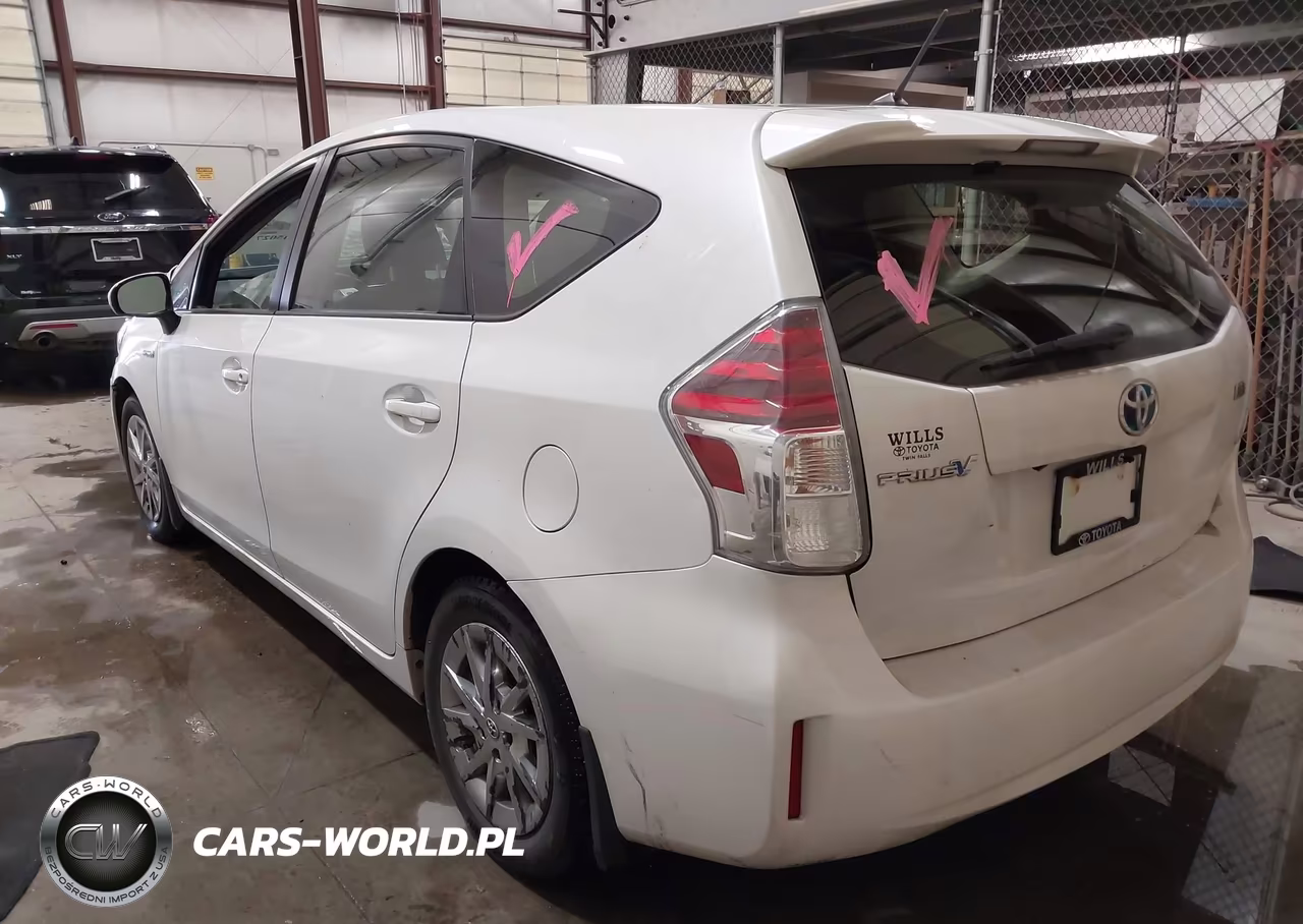 2015 Toyota Prius V Two VIN:JTDZN3EU5FJ026800 - 3
