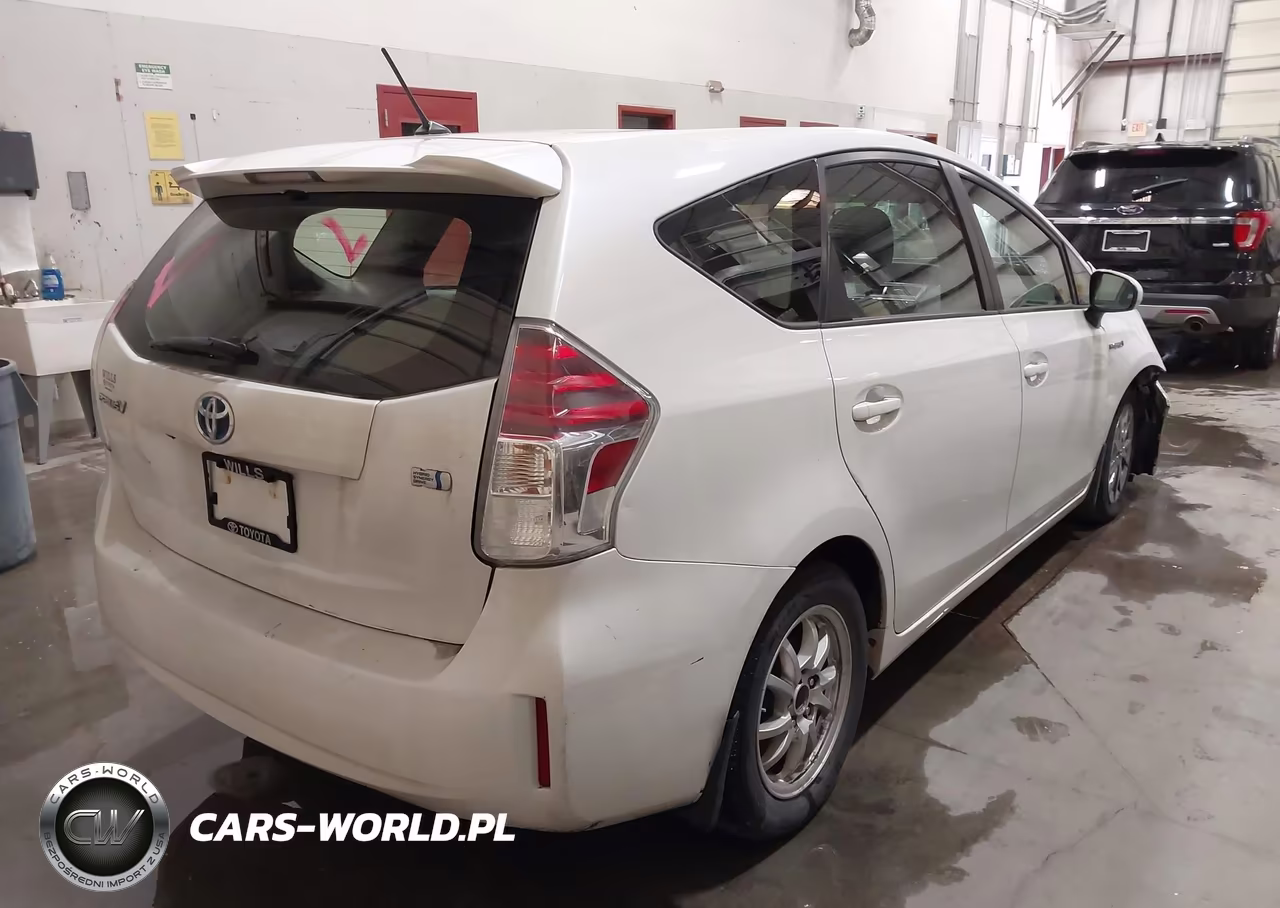 2015 Toyota Prius V Two VIN:JTDZN3EU5FJ026800 - 4