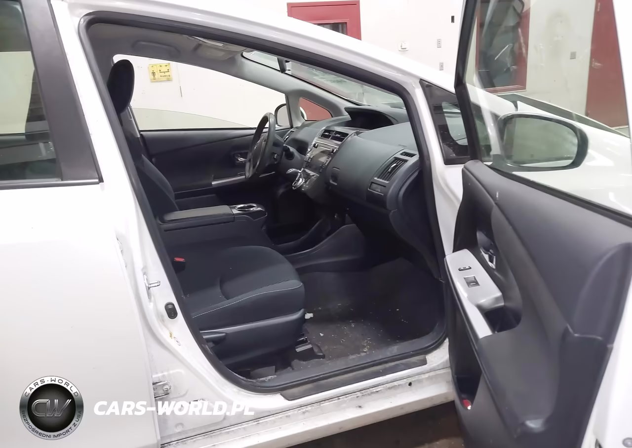 2015 Toyota Prius V Two VIN:JTDZN3EU5FJ026800 - 5