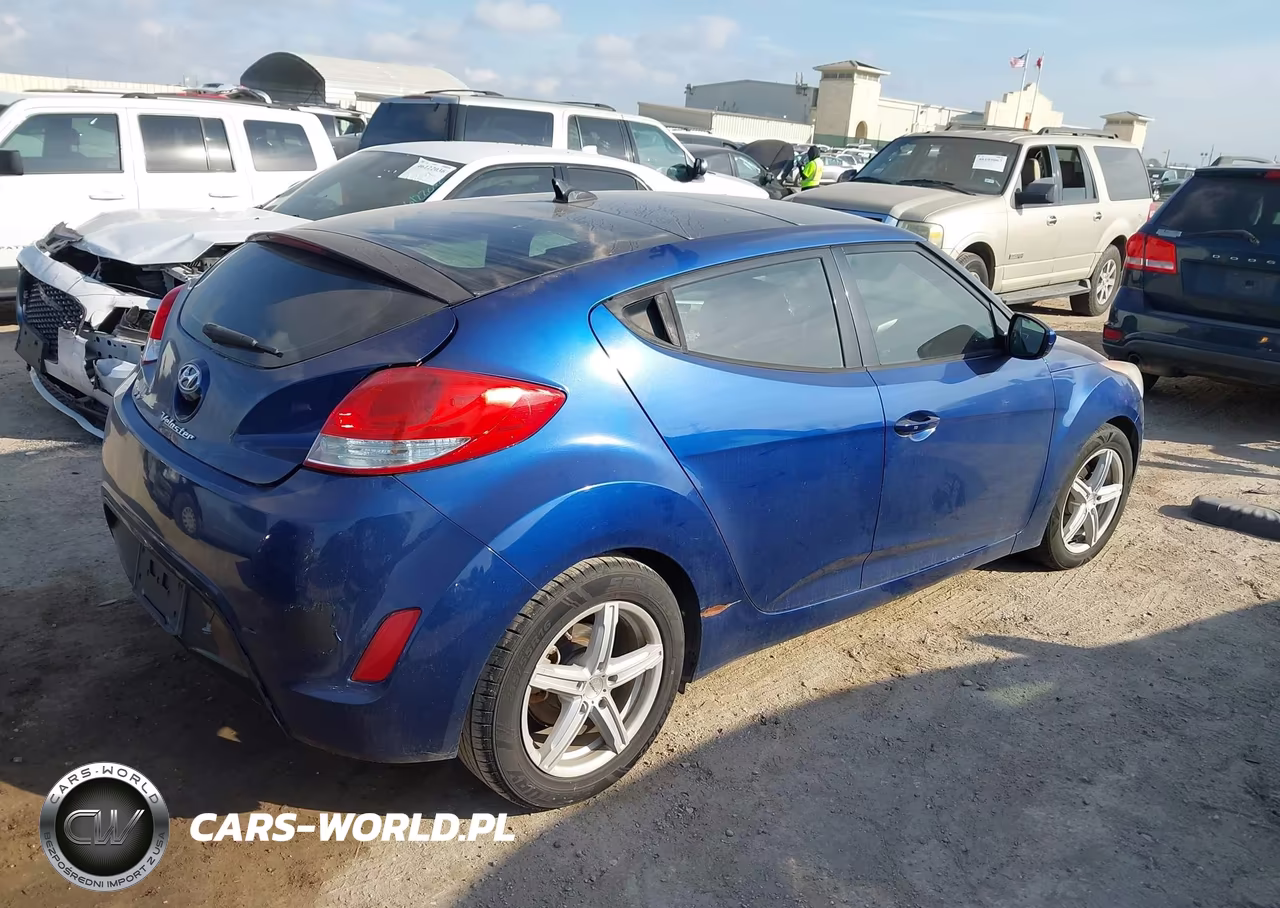 2017 Hyundai Veloster Value Edition VIN:KMHTC6AD7HU323230 - 4