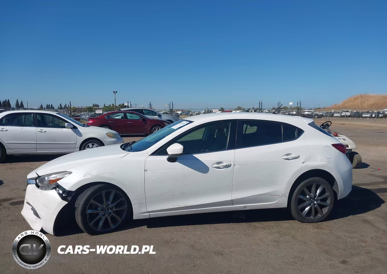2018 Mazda Mazda3 Touring VIN:3MZBN1L37JM180241 - 14