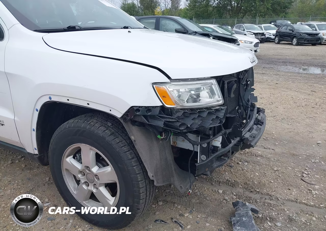 2015 Jeep Grand Cherokee Laredo VIN:1C4RJFAG8FC235031 - 19