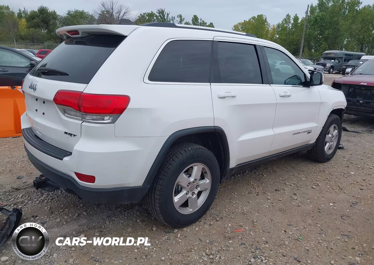 2015 Jeep Grand Cherokee Laredo VIN:1C4RJFAG8FC235031 - 4