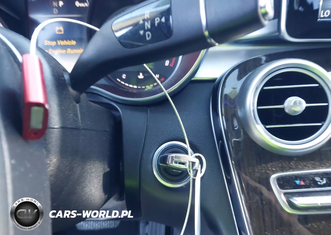 2018 Mercedes-Benz C 300 4Matic VIN:55SWF4KBXJU250636 - 11