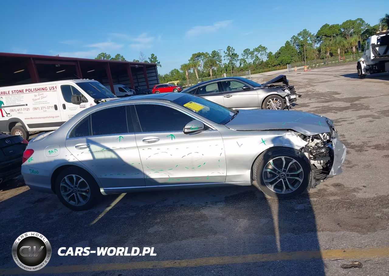 2018 Mercedes-Benz C 300 4Matic VIN:55SWF4KBXJU250636 - 13