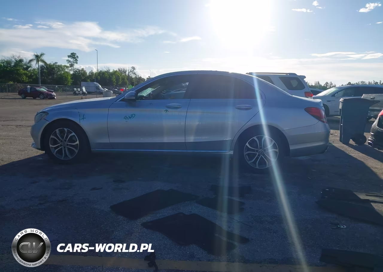 2018 Mercedes-Benz C 300 4Matic VIN:55SWF4KBXJU250636 - 14