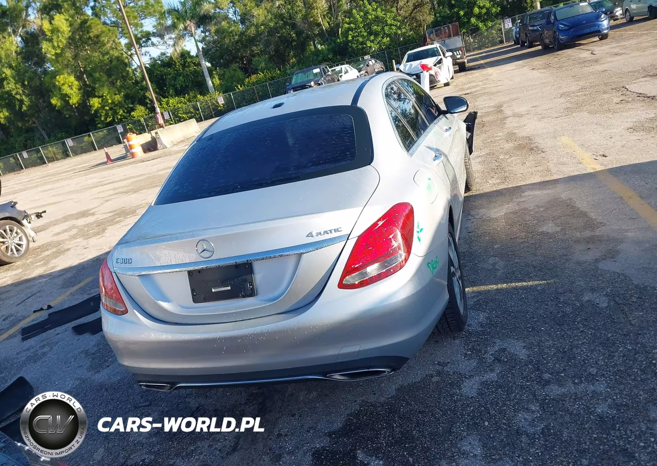 2018 Mercedes-Benz C 300 4Matic VIN:55SWF4KBXJU250636 - 16