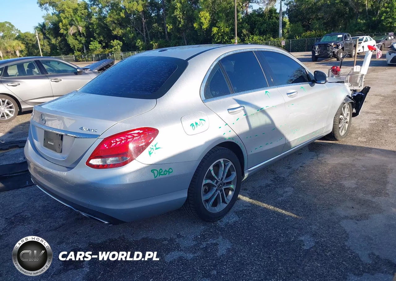 2018 Mercedes-Benz C 300 4Matic VIN:55SWF4KBXJU250636 - 4