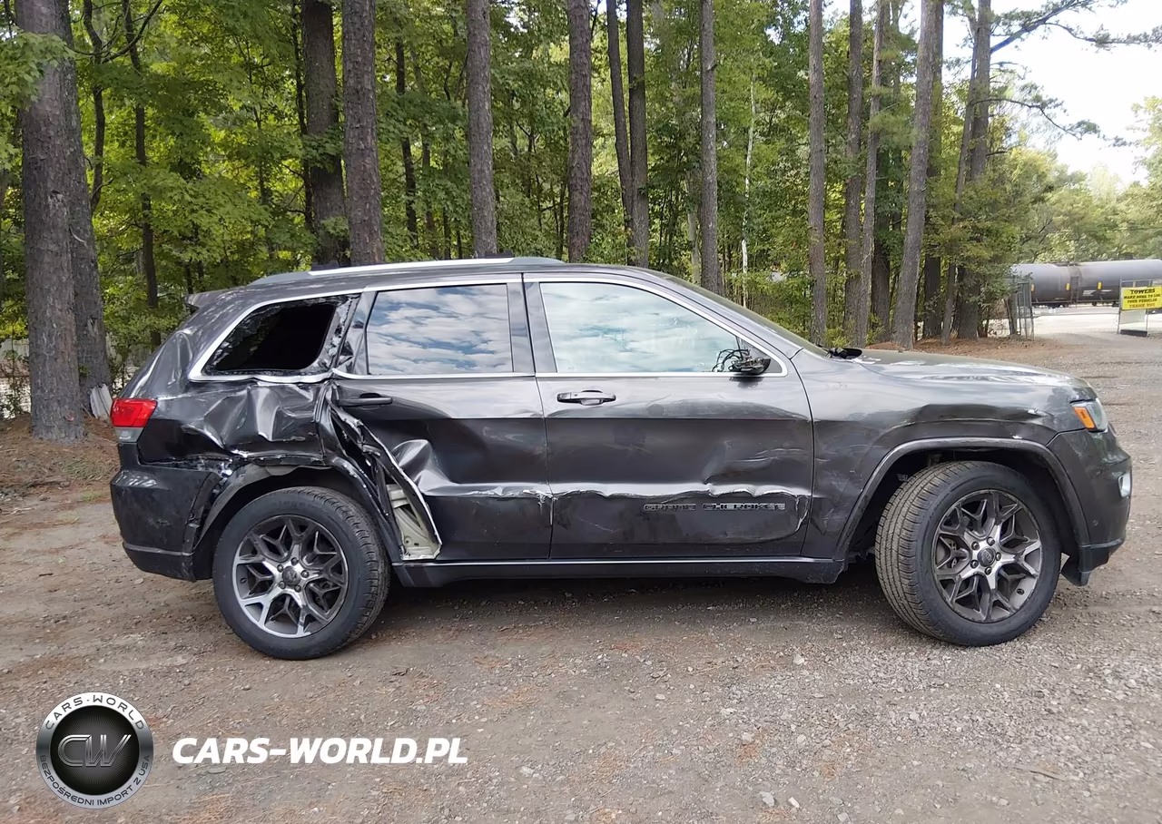 2018 Jeep Grand Cherokee Sterling Edition 4X4 VIN:1C4RJFBT8JC140246 - 13