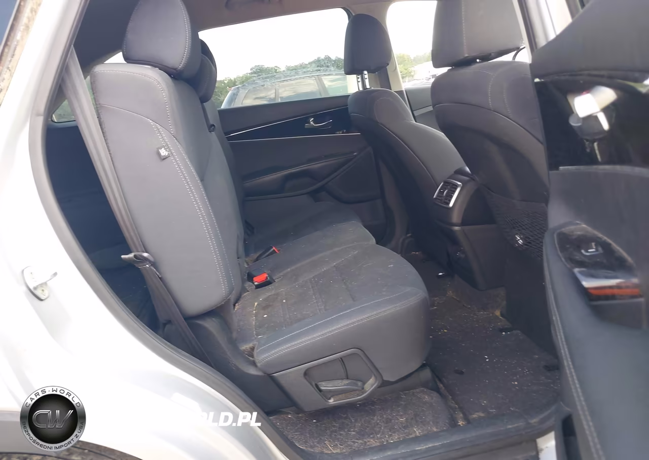 2019 Kia Sorento 2.4L L VIN:5XYPG4A35KG457877 - 8