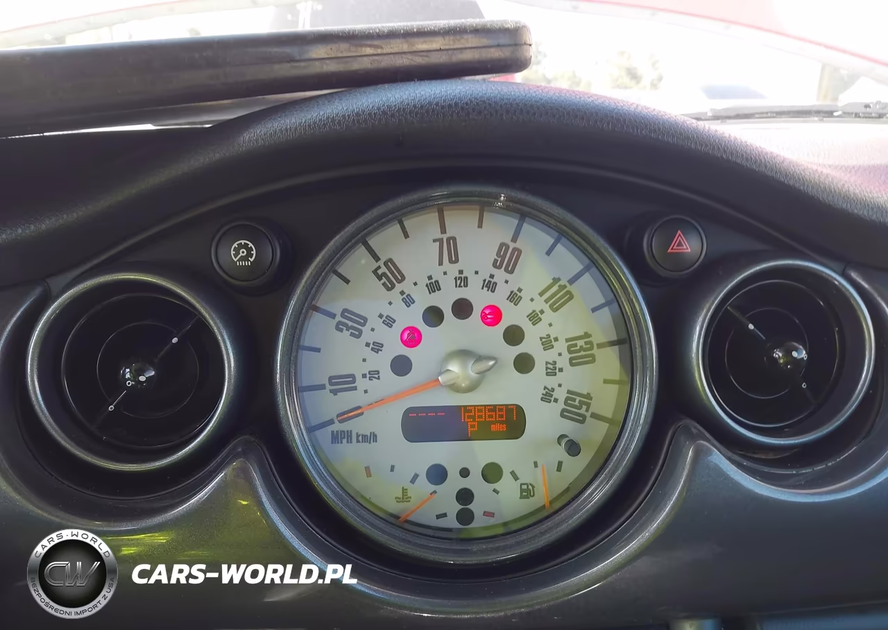 2005 Mini Cooper VIN:WMWRC33405TJ63779 - 7