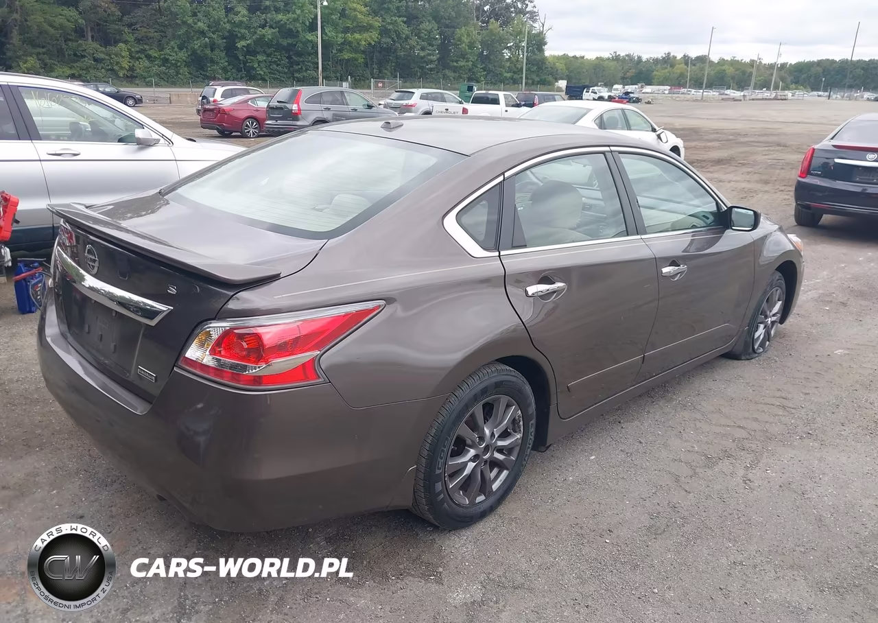 2015 Nissan Altima 2.5 S VIN:1N4AL3AP6FN917471 - 4