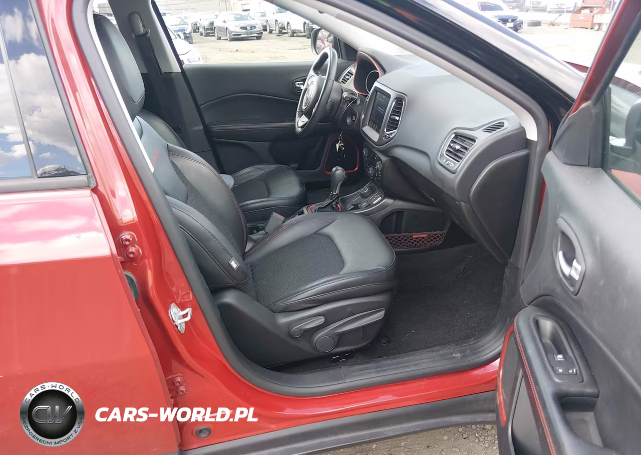 2018 Jeep Compass Trailhawk 4X4 VIN:3C4NJDDB0JT130063 - 5