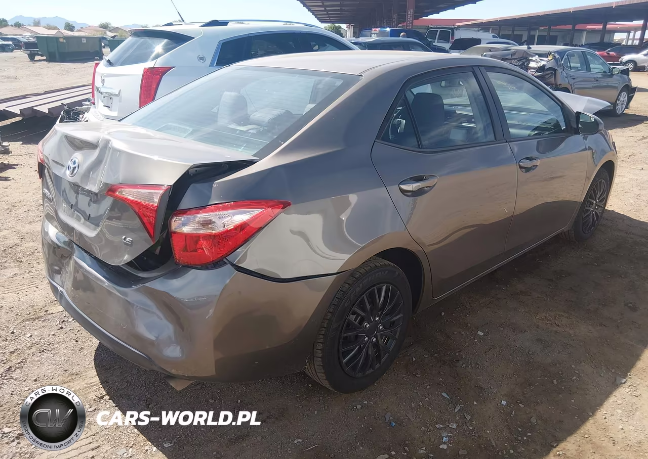 2017 Toyota Corolla Le VIN:2T1BURHE5HC903845 - 4
