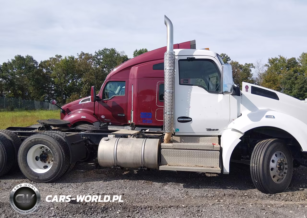 2020 Kenworth T880 VIN:1XKZD49XXLJ407796 - 13