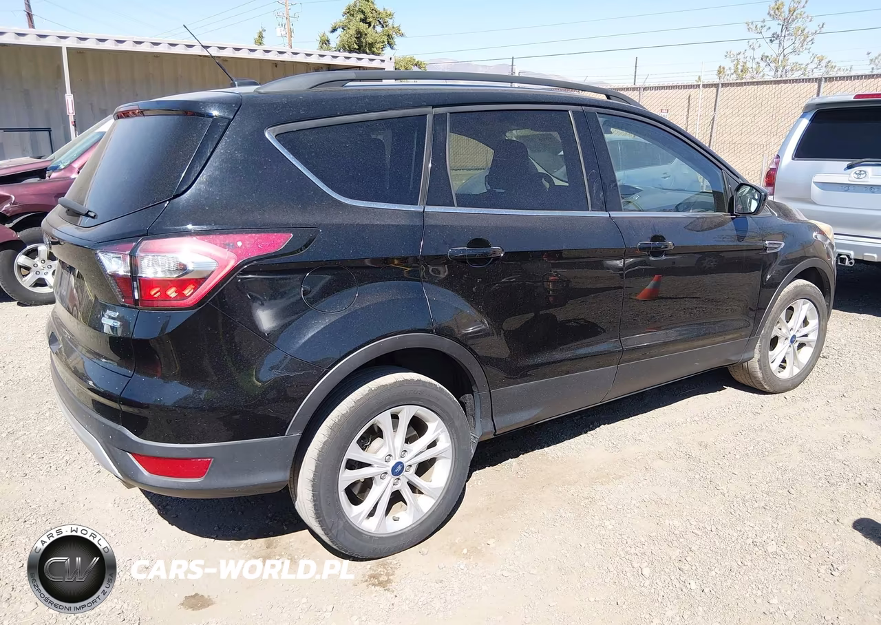 2018 Ford Escape Se VIN:1FMCU9GDXJUA10829 - 4