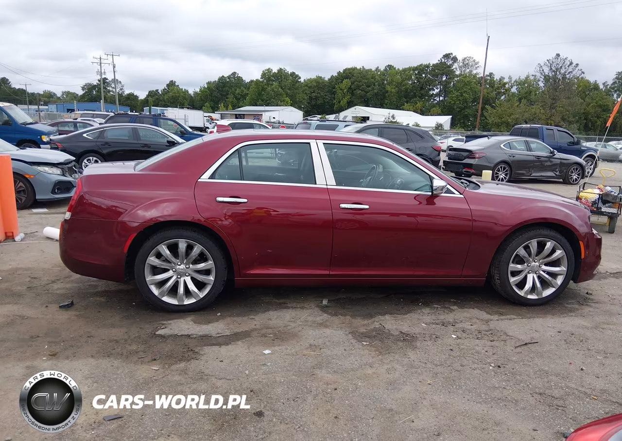 2018 Chrysler 300 Limited VIN:2C3CCAEG3JH295919 - 13