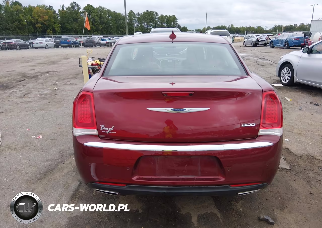 2018 Chrysler 300 Limited VIN:2C3CCAEG3JH295919 - 16