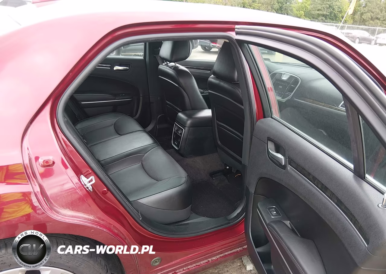 2018 Chrysler 300 Limited VIN:2C3CCAEG3JH295919 - 8
