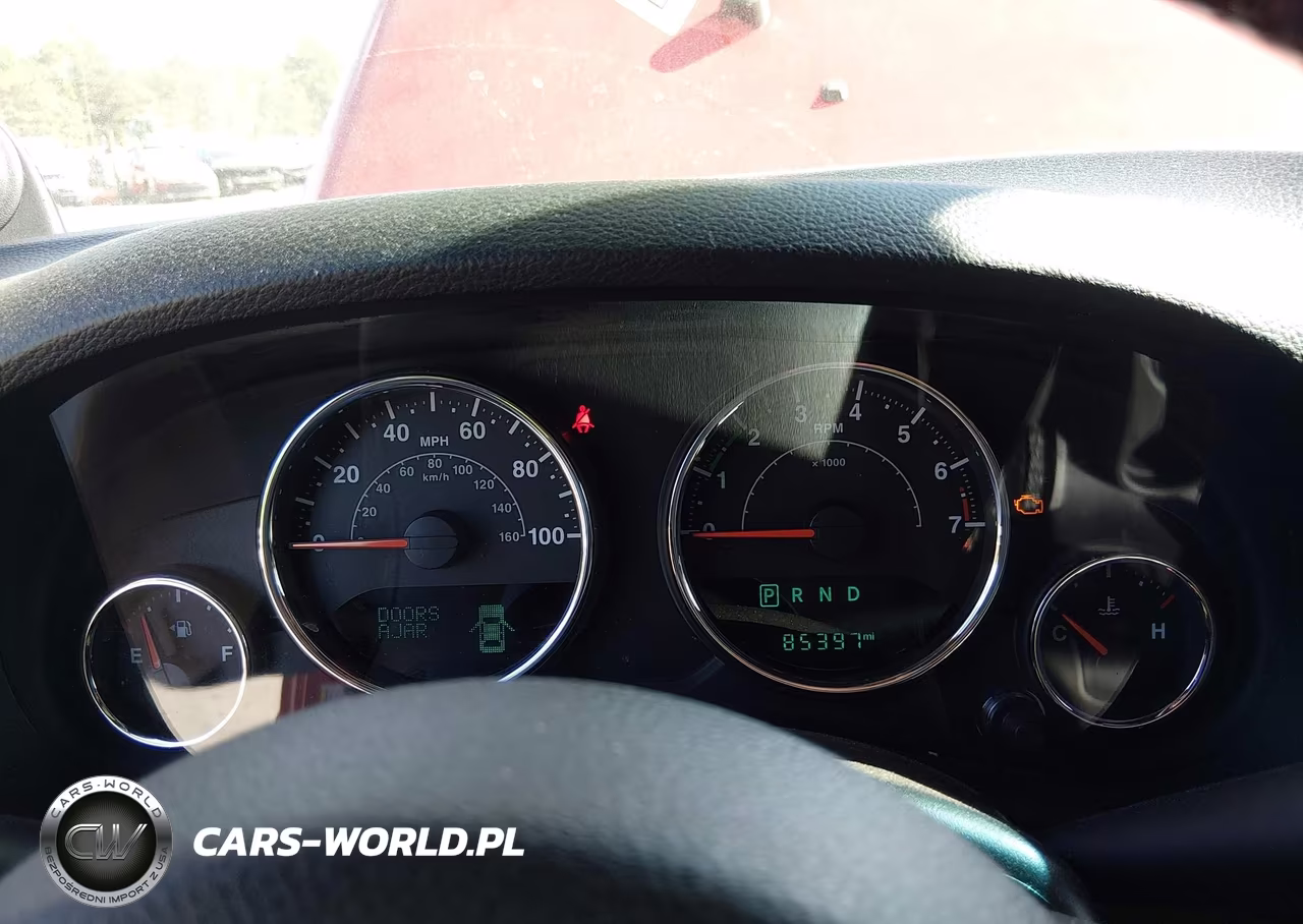 2014 Jeep Wrangler Unlimited Sport VIN:1C4BJWDG1EL298645 - 7