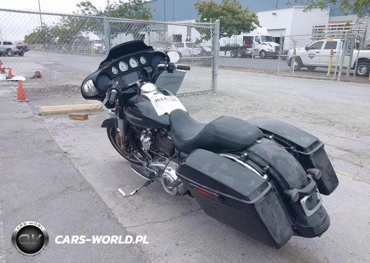 2018 Harley-Davidson Flhx Street Glide VIN:1HD1KBC14JB685932 - 3