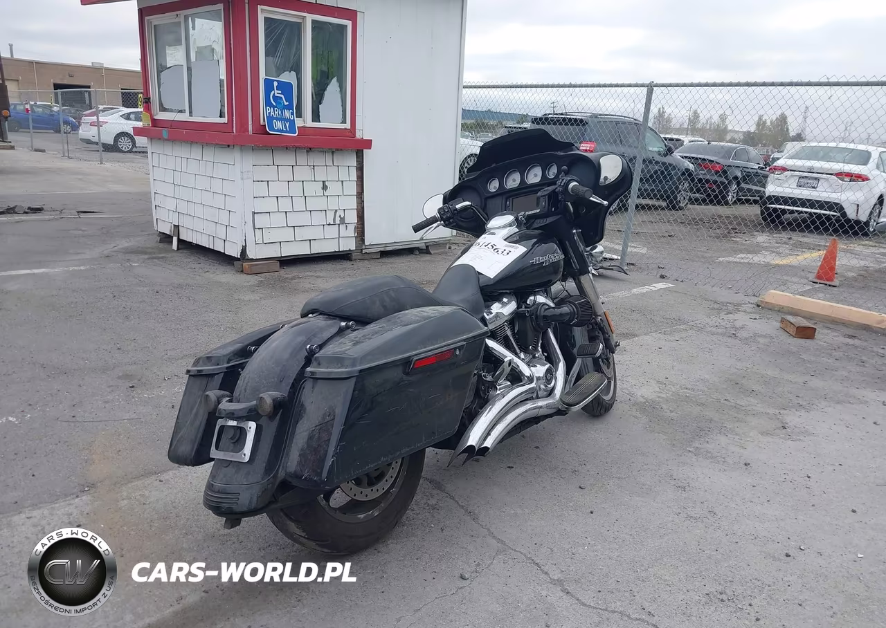 2018 Harley-Davidson Flhx Street Glide VIN:1HD1KBC14JB685932 - 4