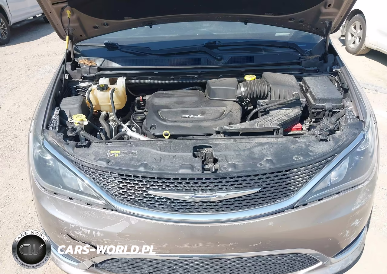 2017 Chrysler Pacifica Touring-L VIN:2C4RC1BGXHR739313 - 10
