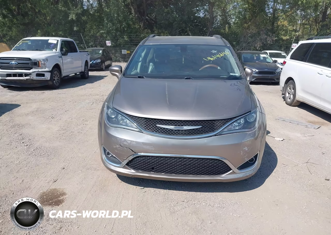 2017 Chrysler Pacifica Touring-L VIN:2C4RC1BGXHR739313 - 12