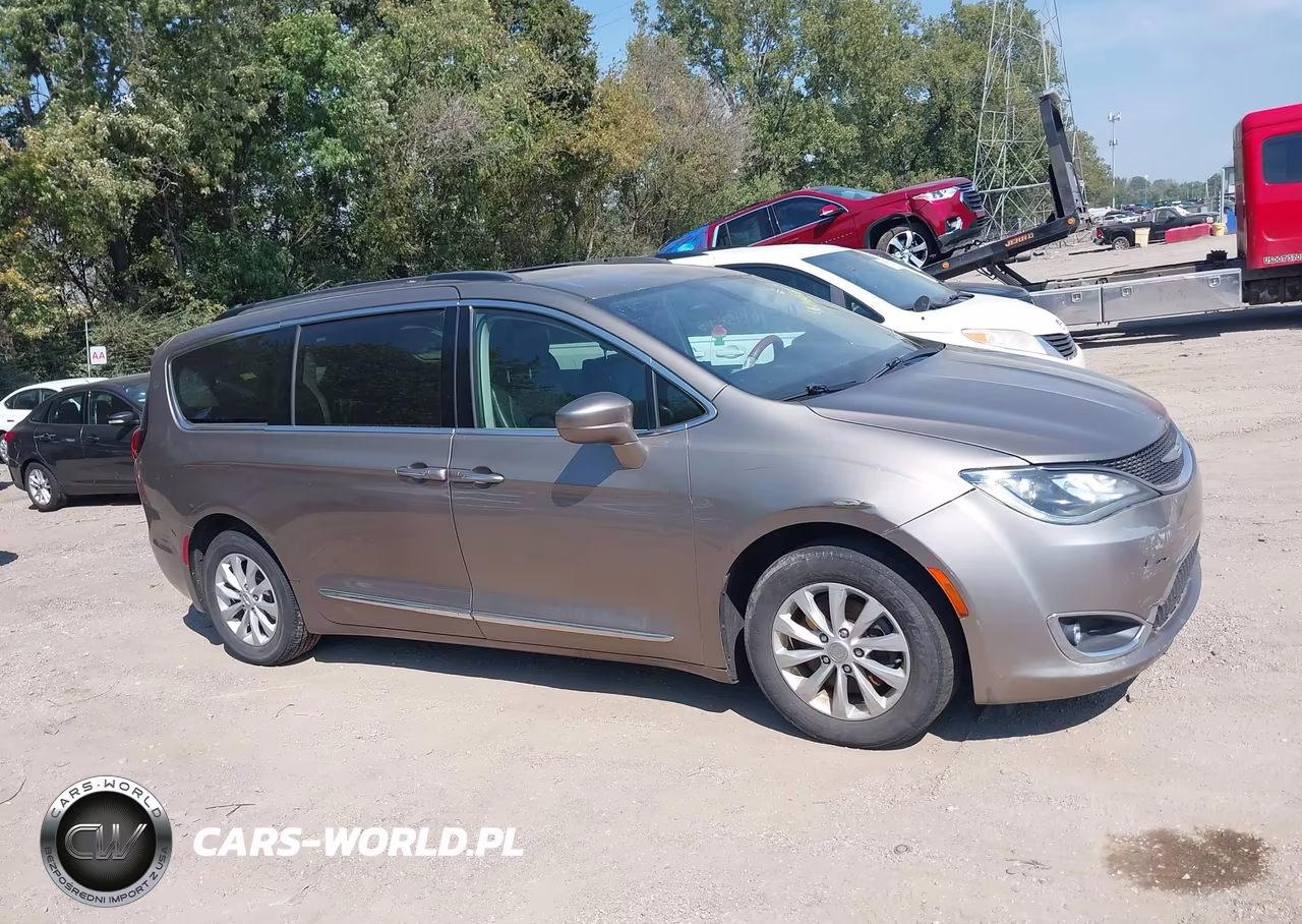 2017 Chrysler Pacifica Touring-L VIN:2C4RC1BGXHR739313 - 13