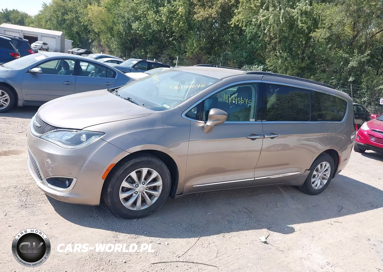 2017 Chrysler Pacifica Touring-L VIN:2C4RC1BGXHR739313 - 14