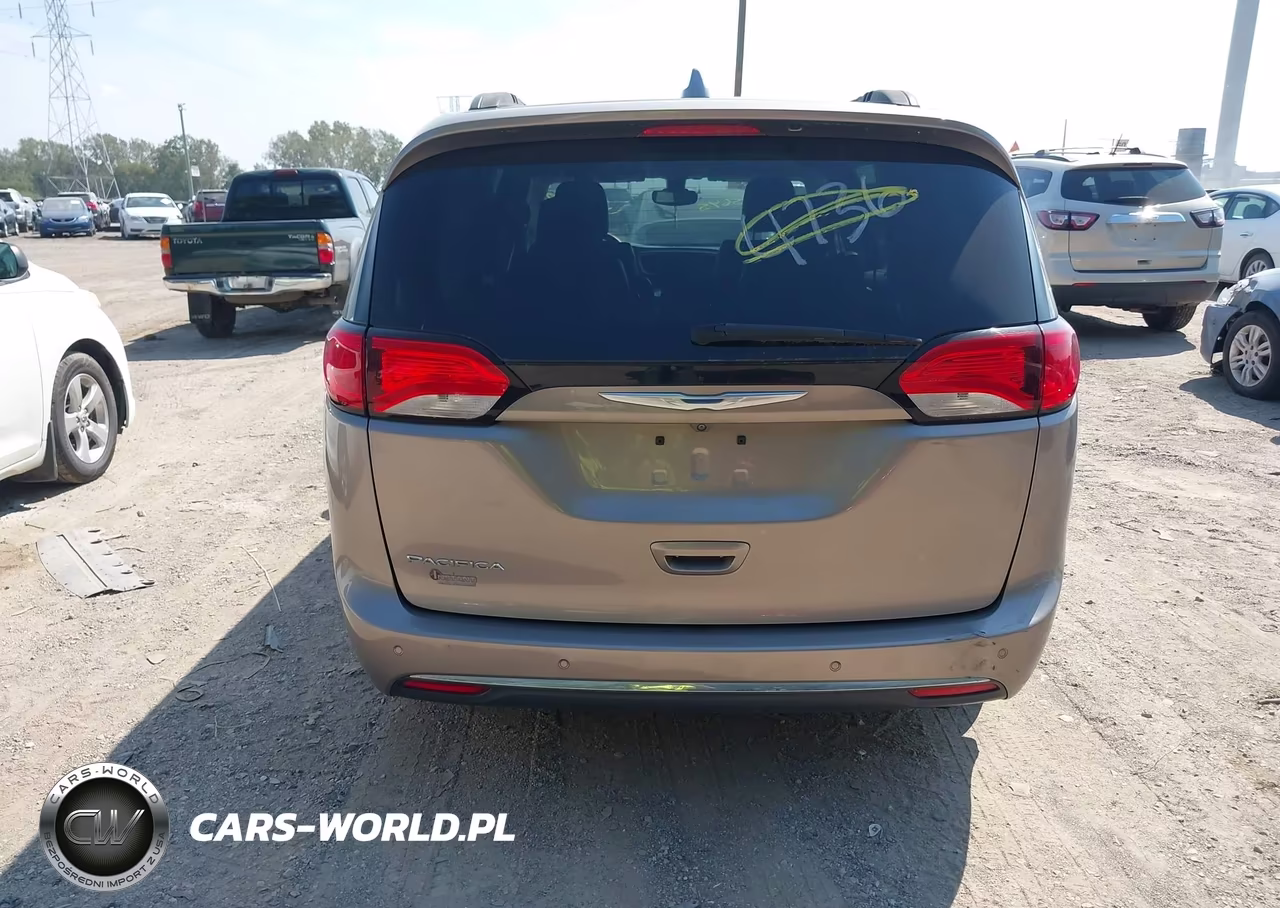 2017 Chrysler Pacifica Touring-L VIN:2C4RC1BGXHR739313 - 16