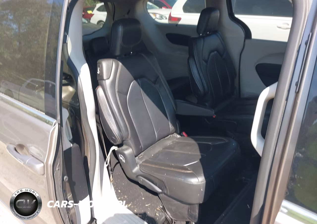 2017 Chrysler Pacifica Touring-L VIN:2C4RC1BGXHR739313 - 8