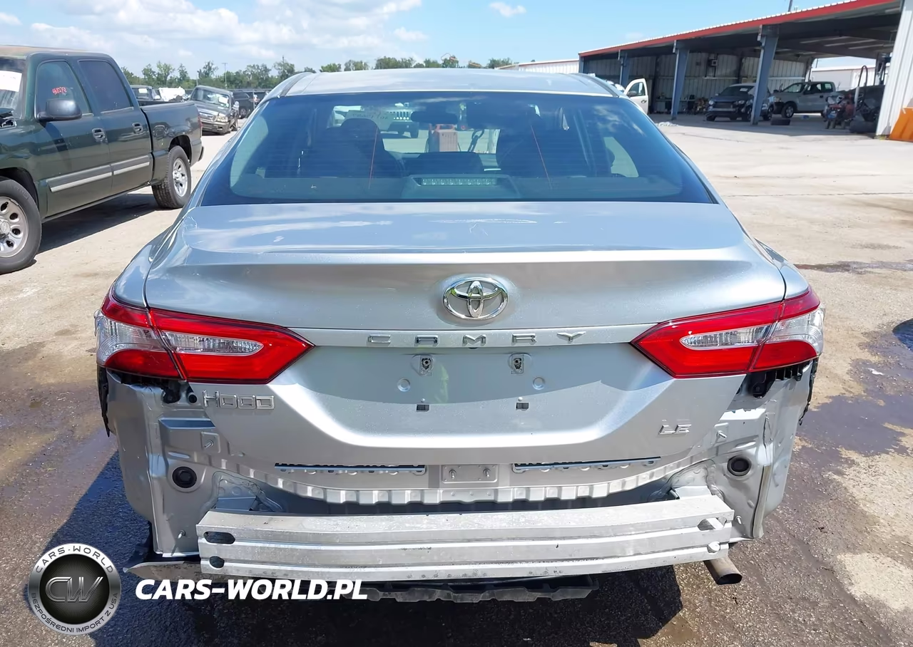 2018 Toyota Camry Le VIN:4T1B11HK5JU655682 - 17
