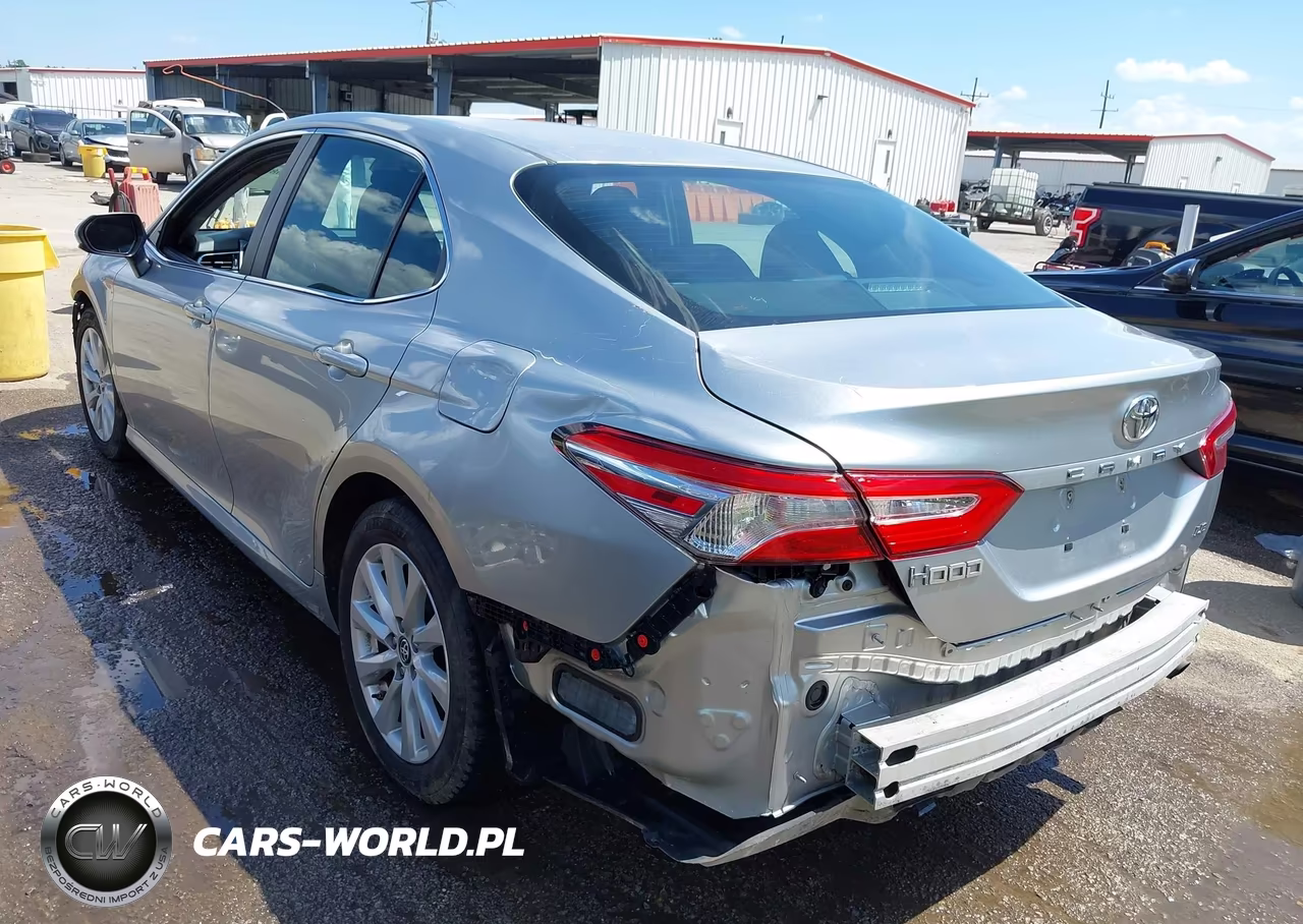 2018 Toyota Camry Le VIN:4T1B11HK5JU655682 - 3