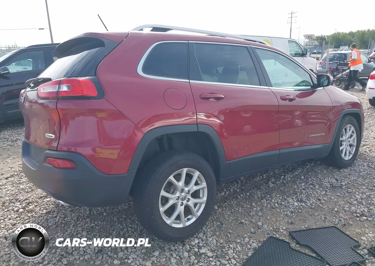 2015 Jeep Cherokee Latitude VIN:1C4PJMCS2FW504068 - 4