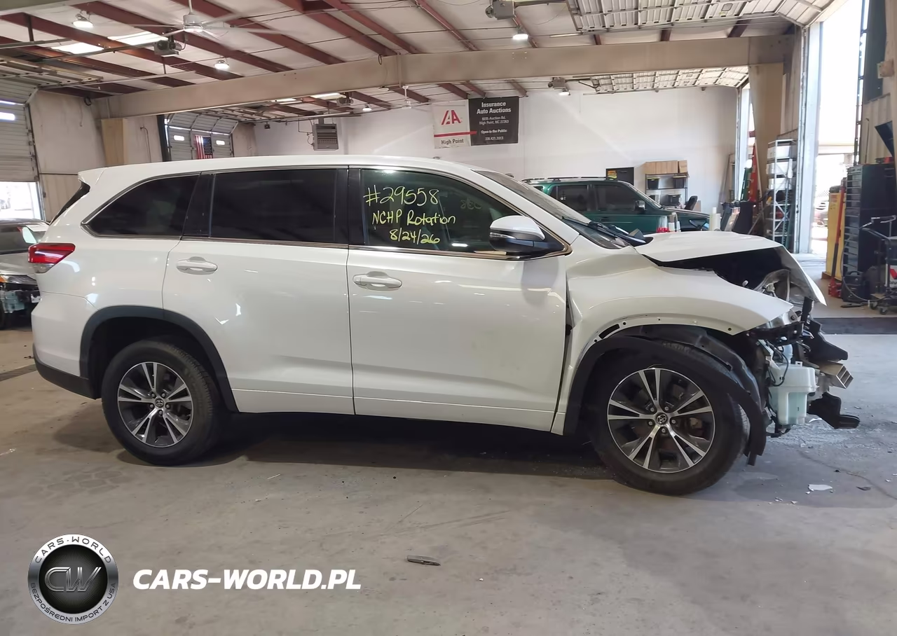 2017 Toyota Highlander Le VIN:5TDZARFH4HS024137 - 12