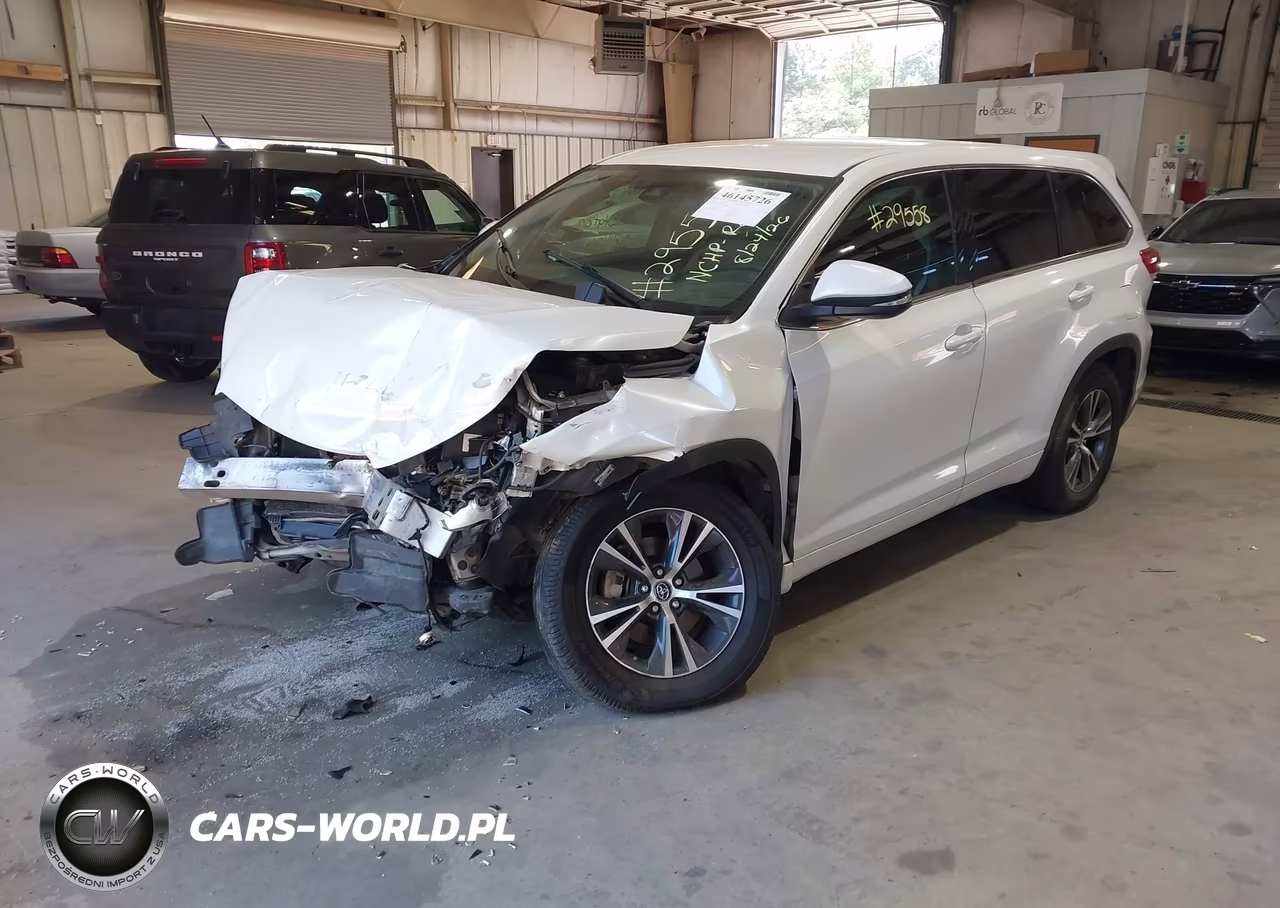 2017 Toyota Highlander Le VIN:5TDZARFH4HS024137 - 2