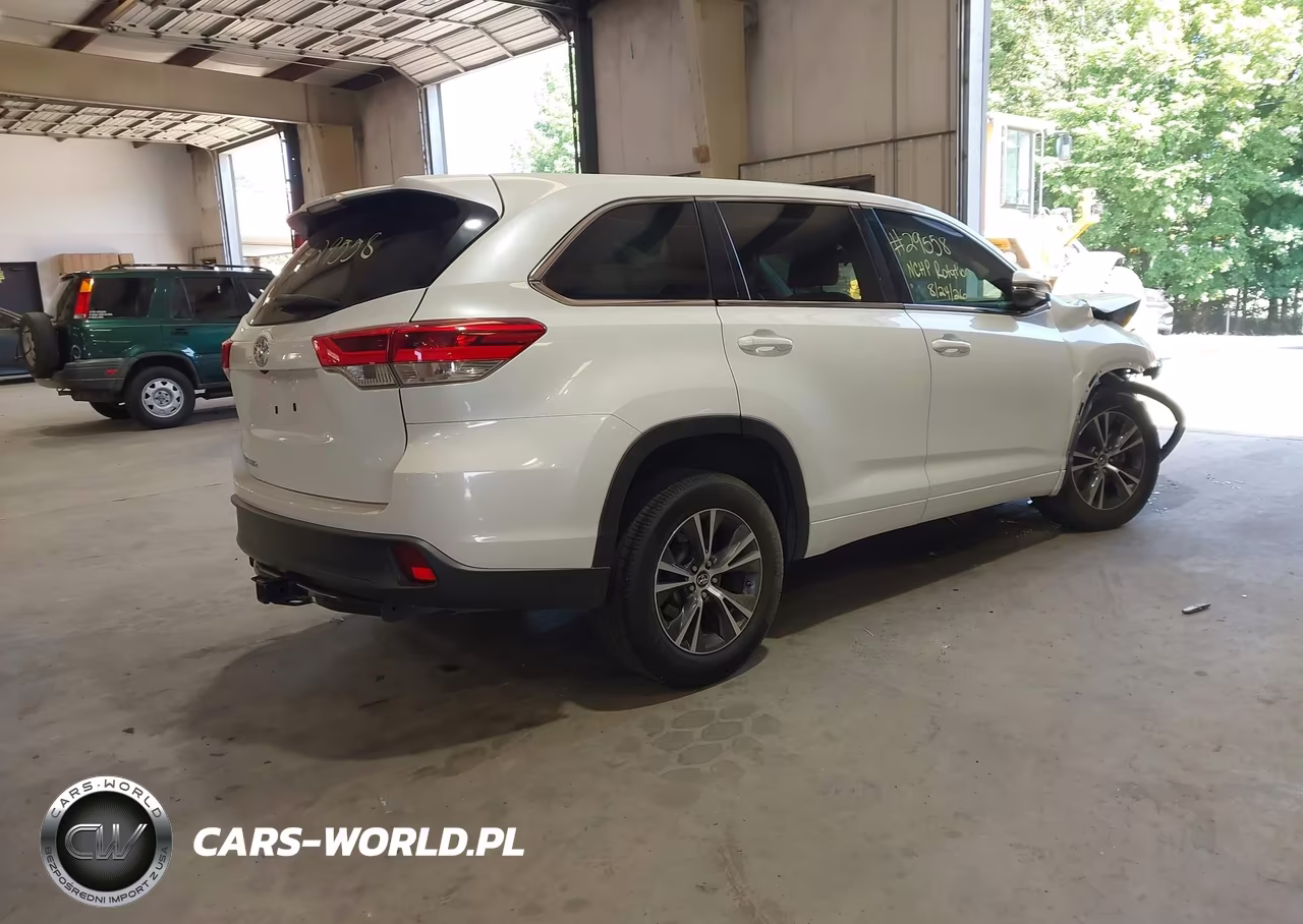 2017 Toyota Highlander Le VIN:5TDZARFH4HS024137 - 4